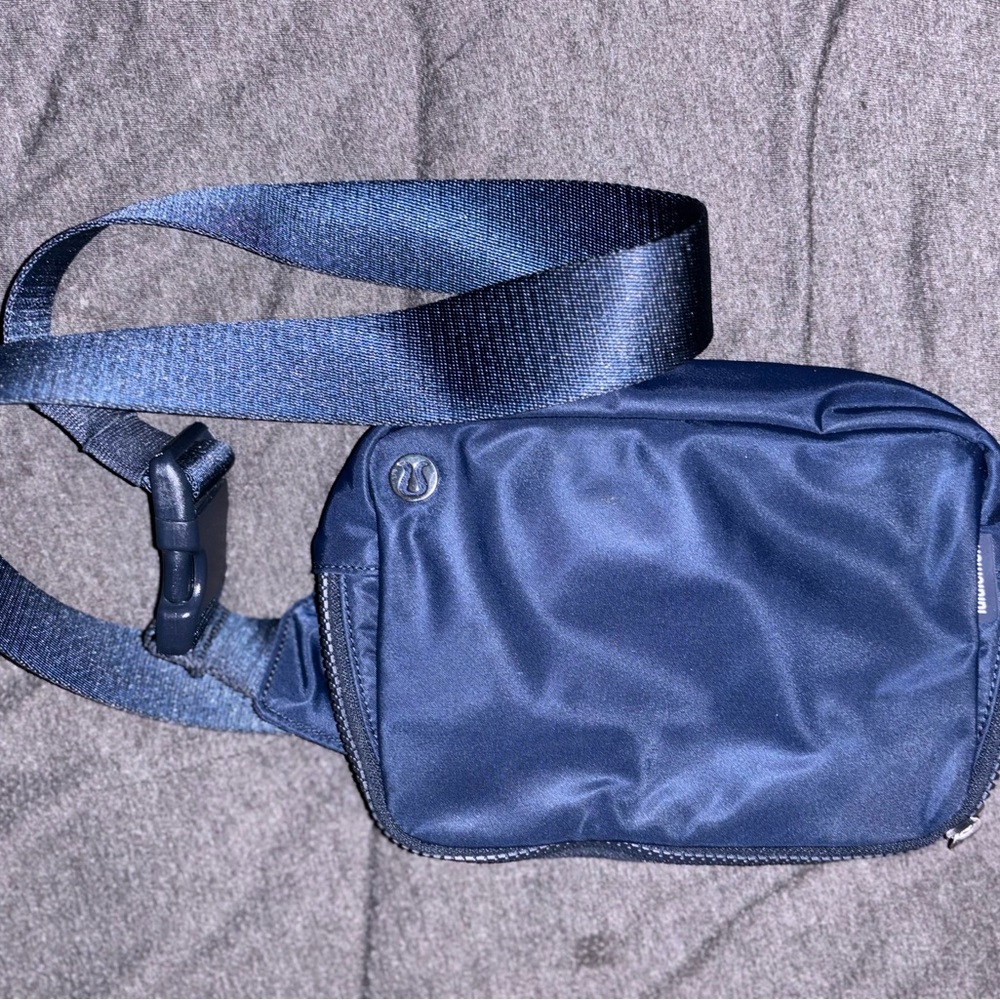 Lululemon big belt bag